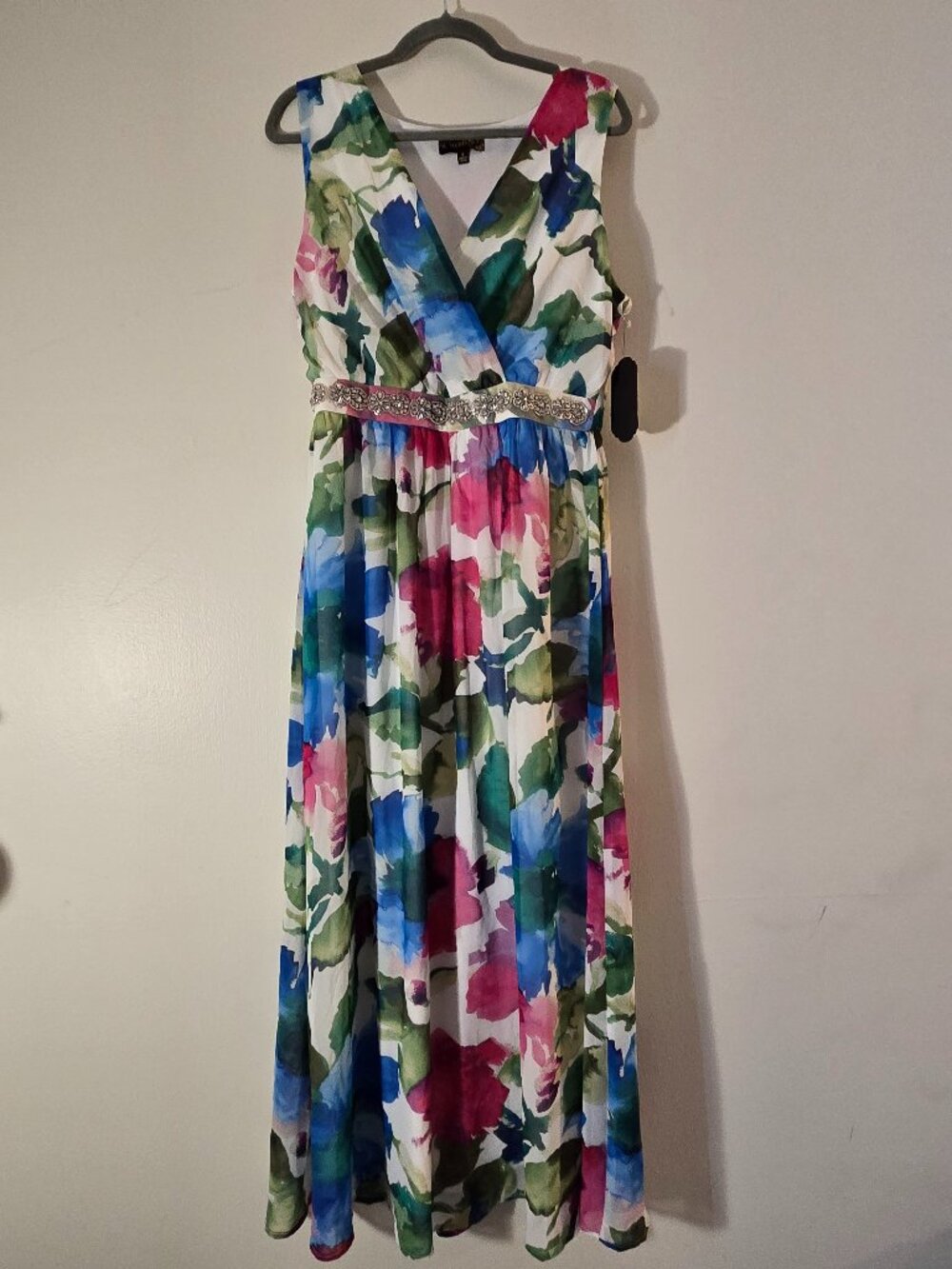 Elegant Floral Maxi Dress – Size 14 (Never Worn)